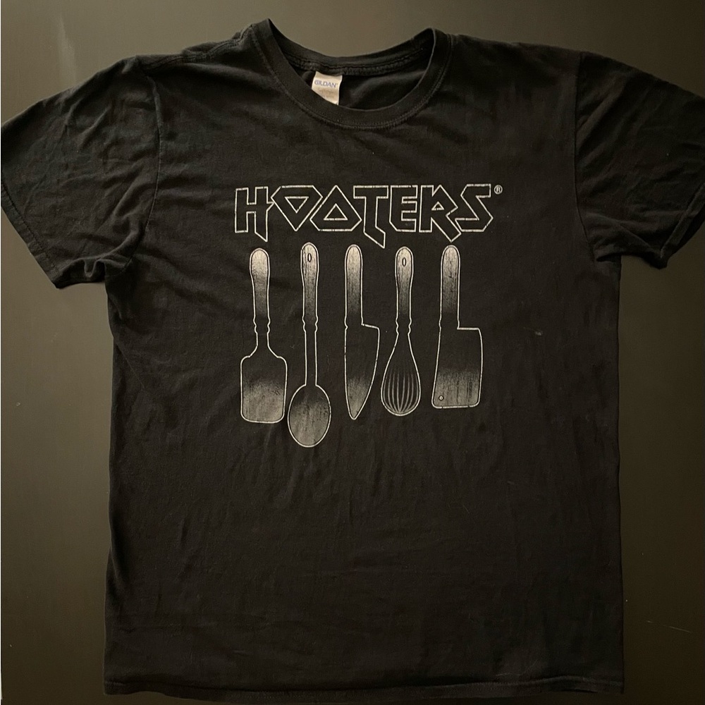 Vintage Hooters Black Graphic Crew Tee